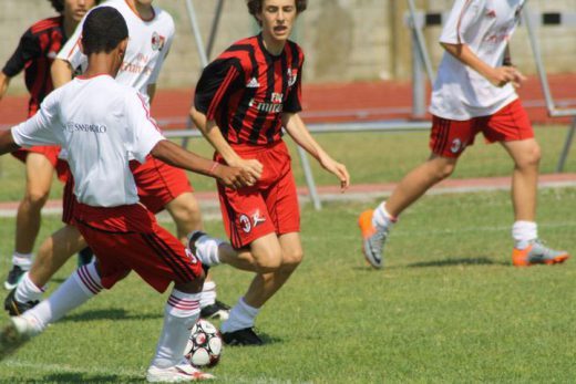 Partita di calcio al Milan Junior Camp
