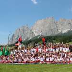 La juventud del AC Milan Academy Camp en Cortina d'Ampezzo en los Dolomitas
