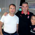L'allenatore Diego Bortoluzzi con un ragazzo dell'AC Milan Junior Camp ed il padre del ragazzo all'Hotel Tokio di Jesolo (Venezia)